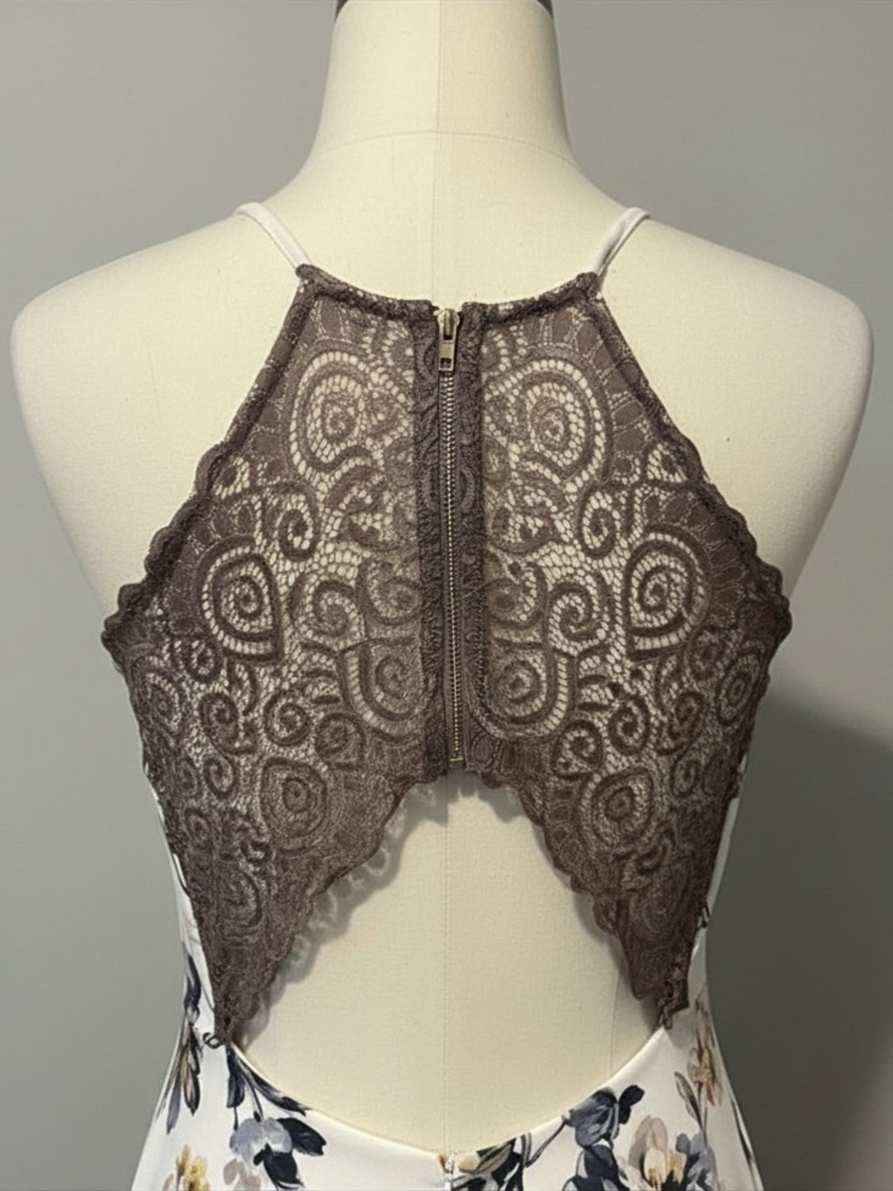 Windsor Floral Romper Lace Back Women’s Size L Cream Black Summer Dressy - Picture 4 of 5